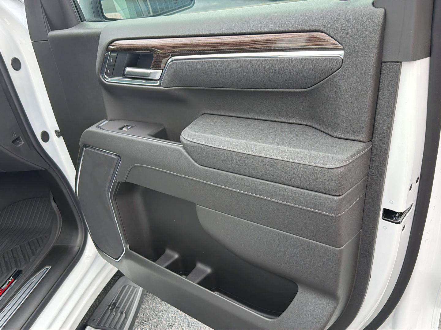 New 2026 Chevrolet Silverado 1500 LT AWD/4WD image 14