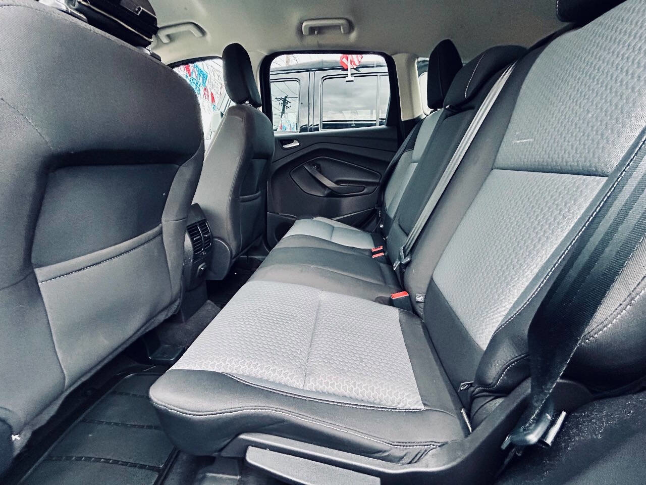 Used 2018 Ford Escape SE image 16