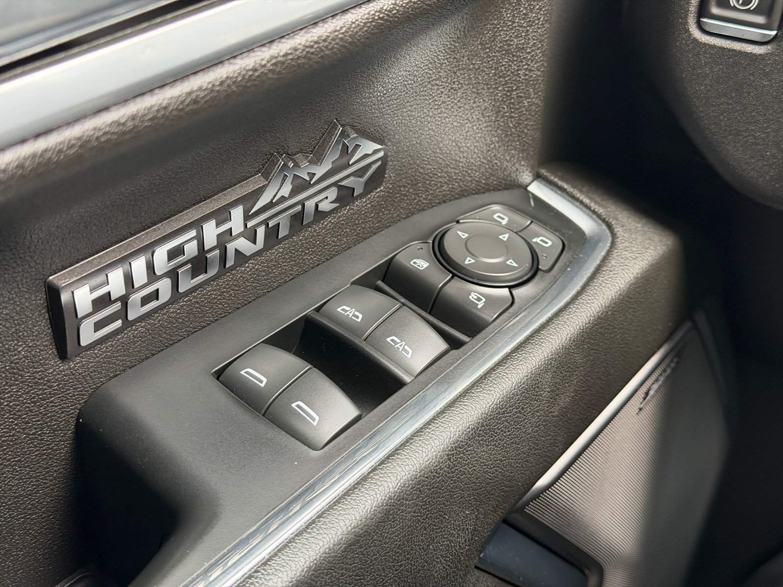 Used 2023 Chevrolet Silverado 1500 High Country AWD/4WD image 31