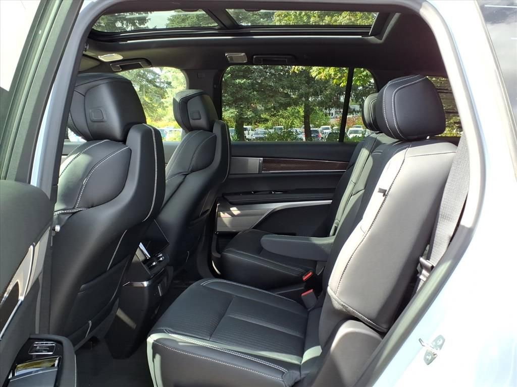 New 2026 Cadillac Vistiq Sport image 9