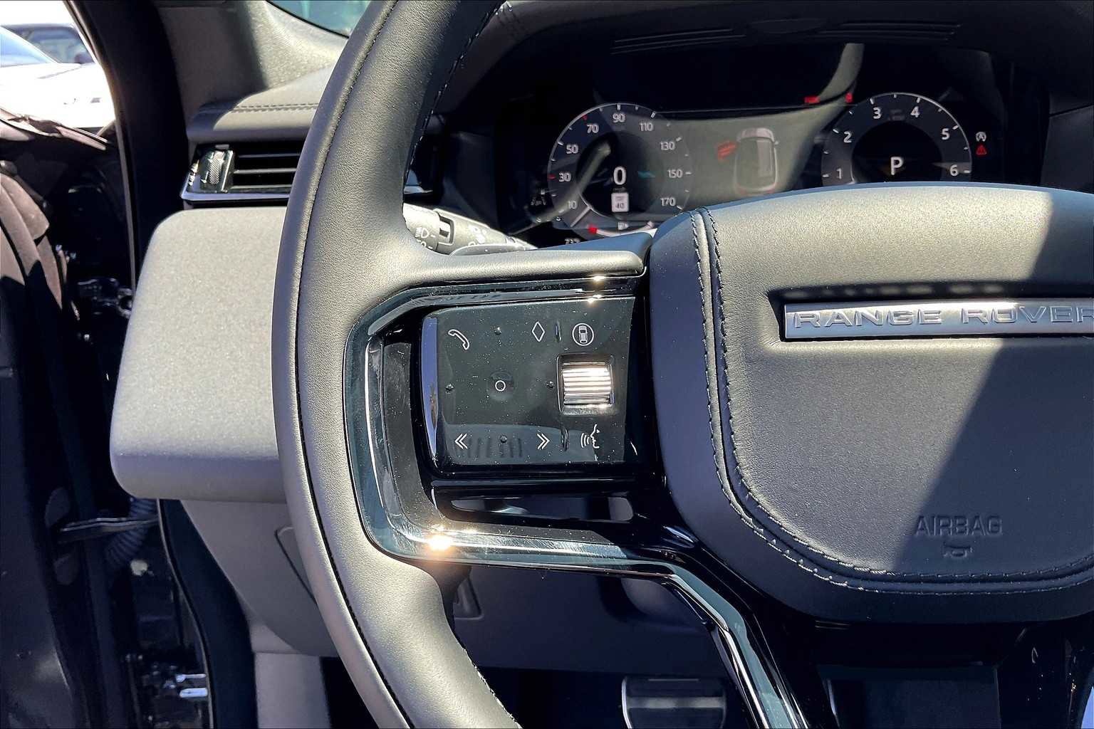 New 2026 Land Rover Range Rover Velar Dynamic SE image 14