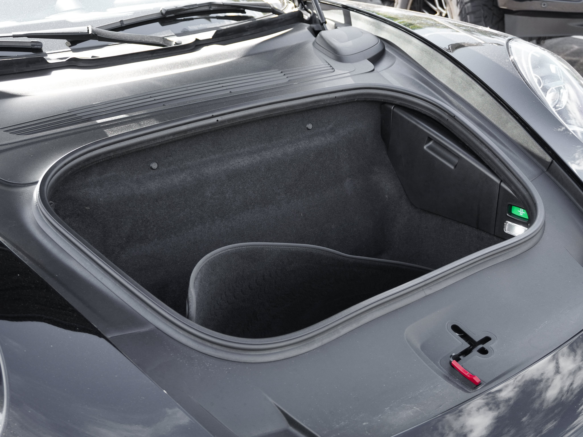 Used 2024 Porsche 911 Carrera RWD image 38