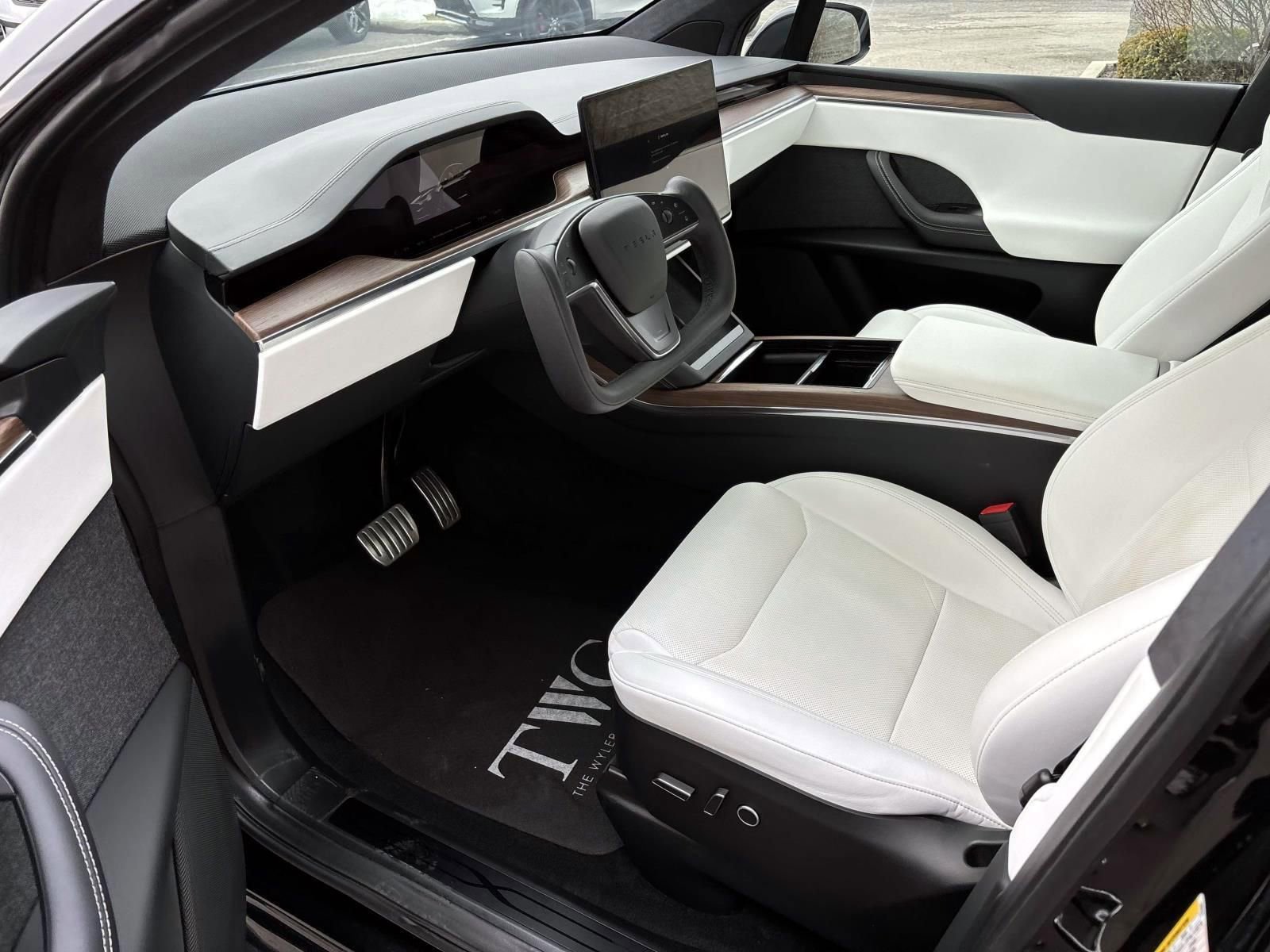 Used 2022 Tesla Model X image 23