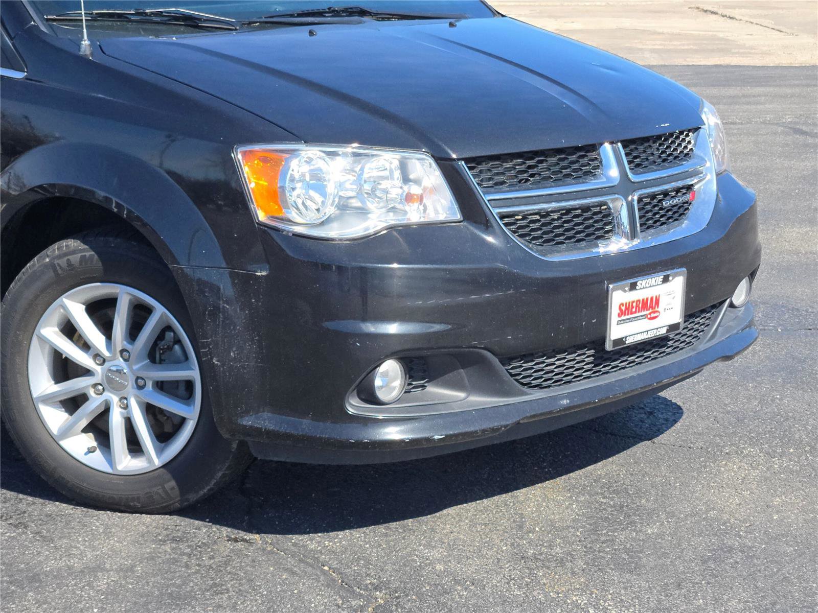 Certified 2019 Dodge Grand Caravan SXT image 2