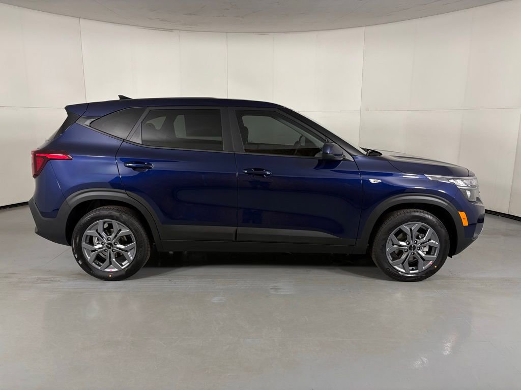 New 2026 Kia Seltos LX image 9