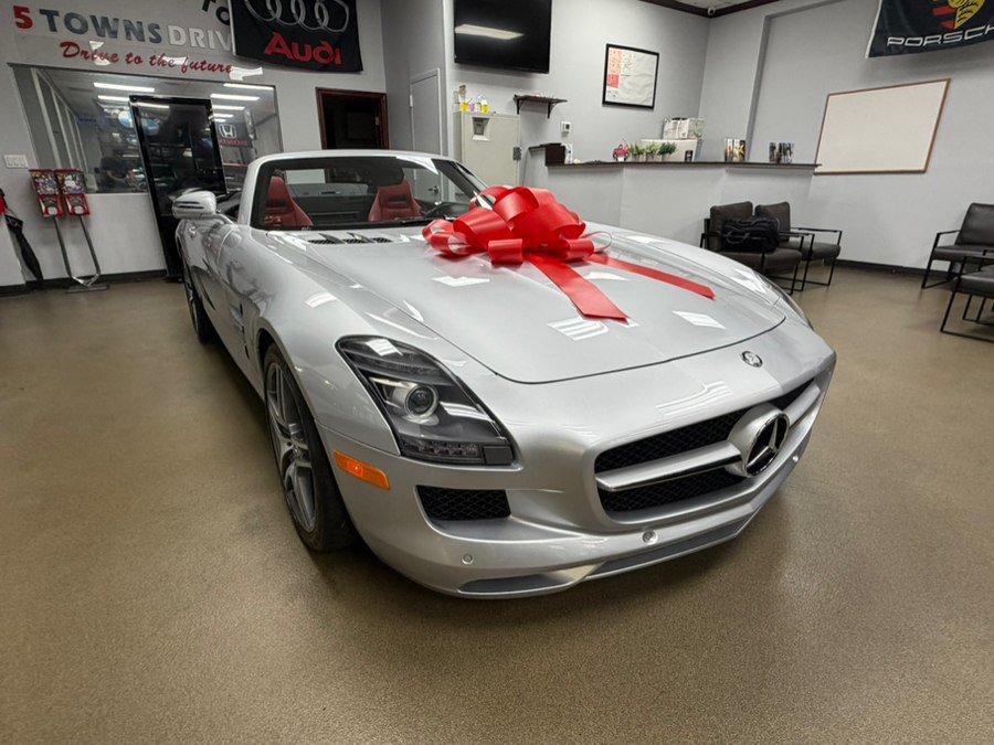 Used 2012 Mercedes-Benz SLS AMG Roadster image 4