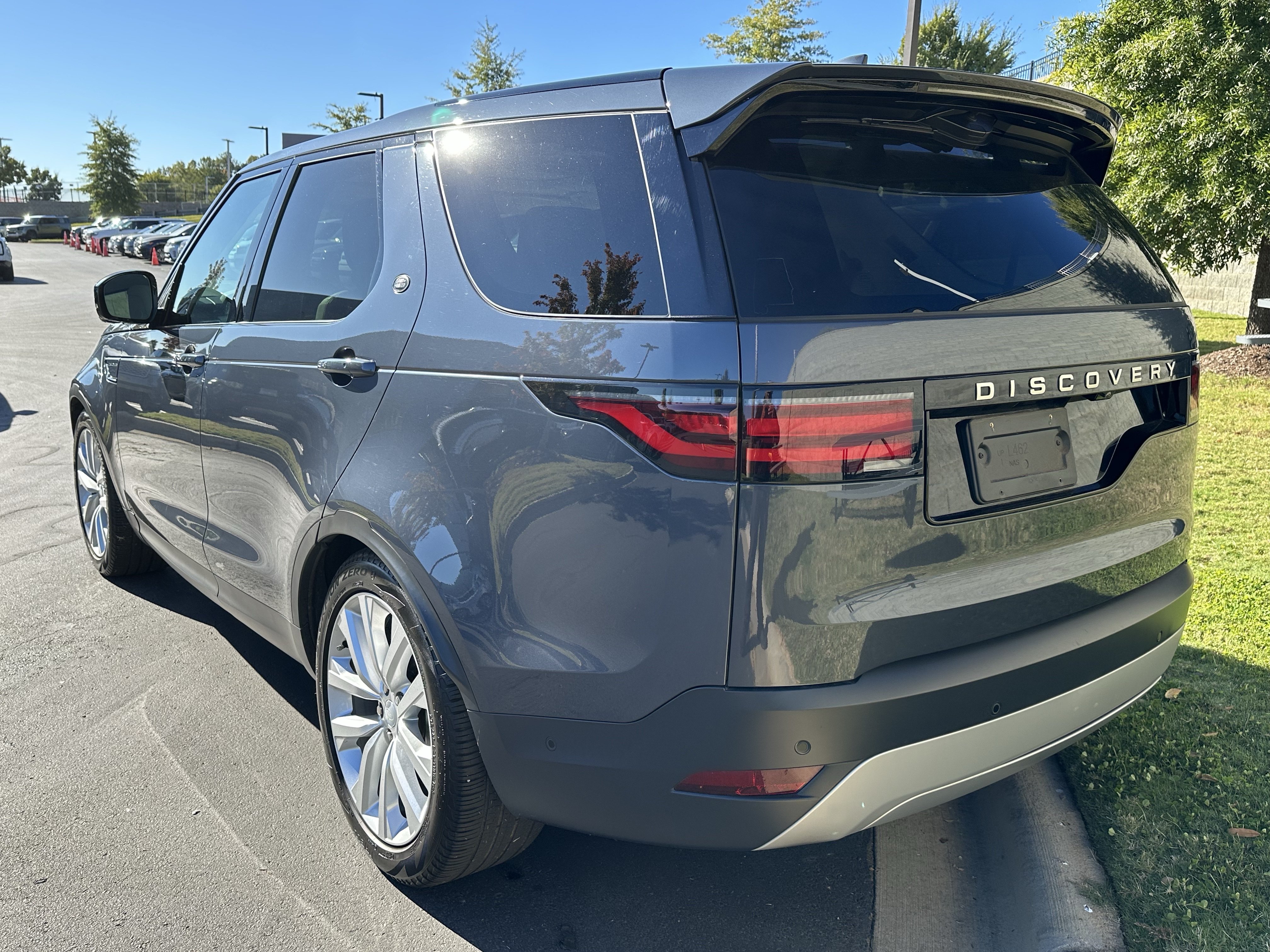 Used 2024 Land Rover Discovery S AWD/4WD image 5