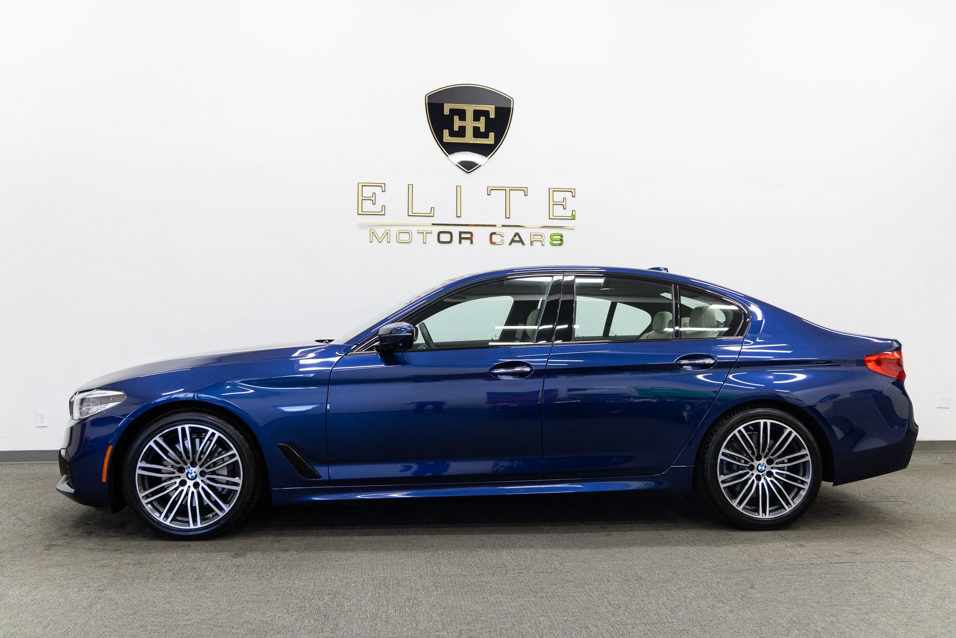 Used 2017 BMW 540i RWD image 2