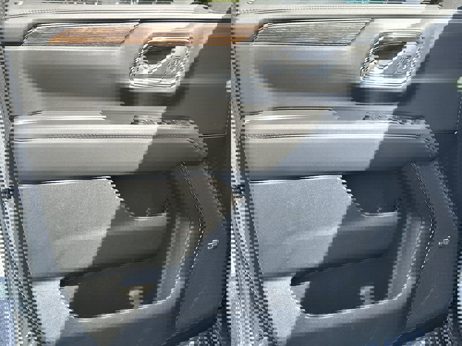 Used 2024 Chevrolet Tahoe High Country w/ Premium Package image 14