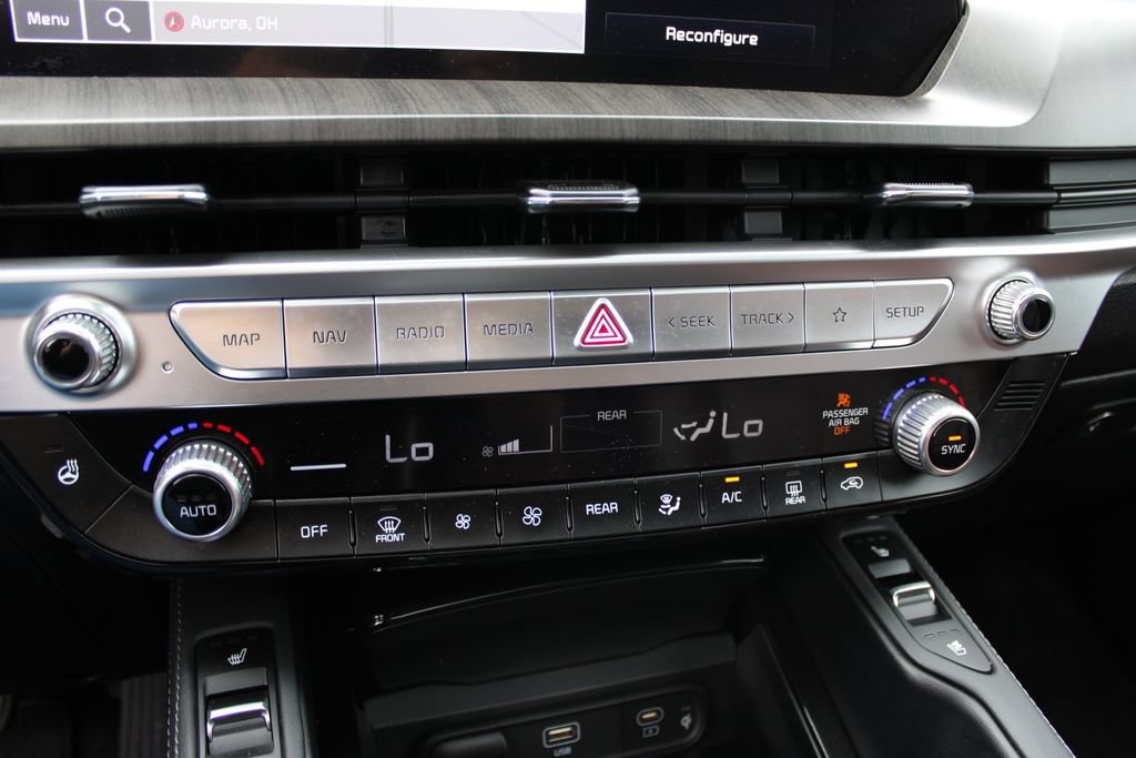 Used 2023 Kia Telluride EX w/ EX Captain's Chair Package AWD/4WD image 22