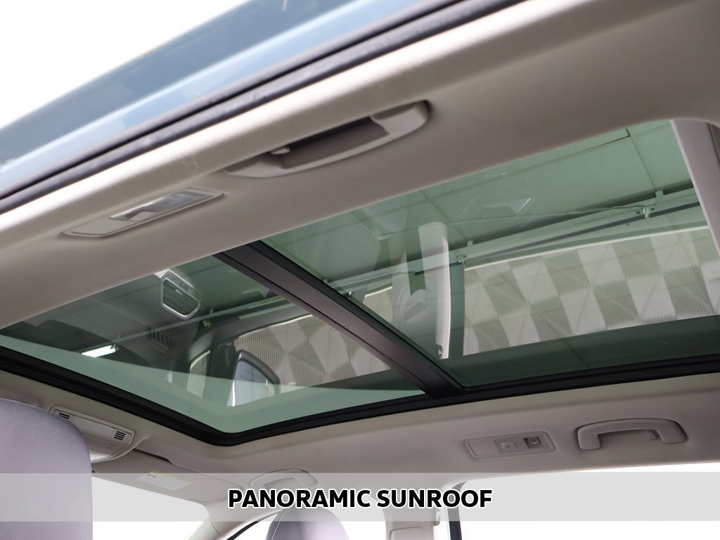 Used 2019 Volkswagen Tiguan SE w/ Panoramic Sunroof Package image 3