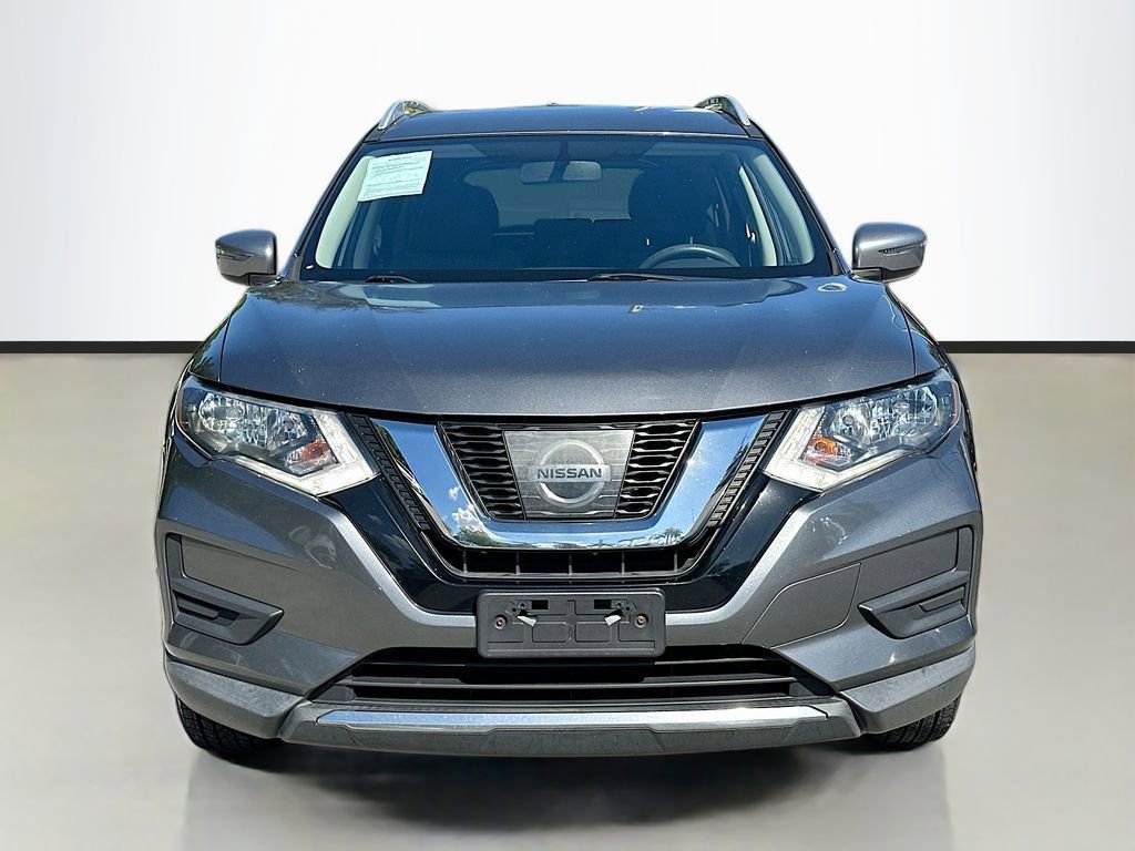 Used 2017 Nissan Rogue SV image 3