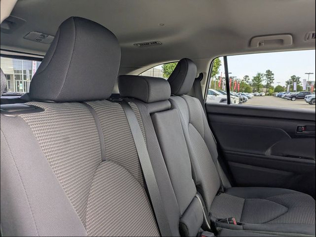 Certified 2025 Toyota Highlander LE FWD image 29