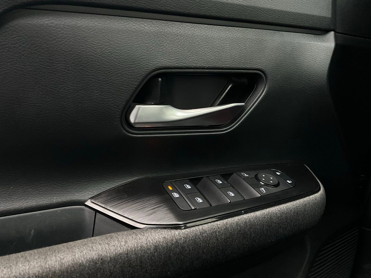 Used 2025 Nissan Kicks SV image 19