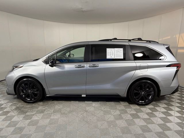Used 2023 Toyota Sienna XSE image 3