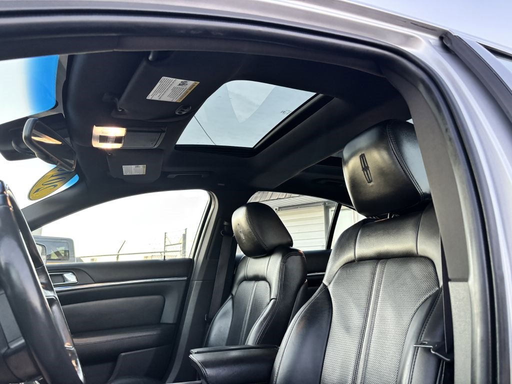 Used 2010 Lincoln MKS AWD image 15