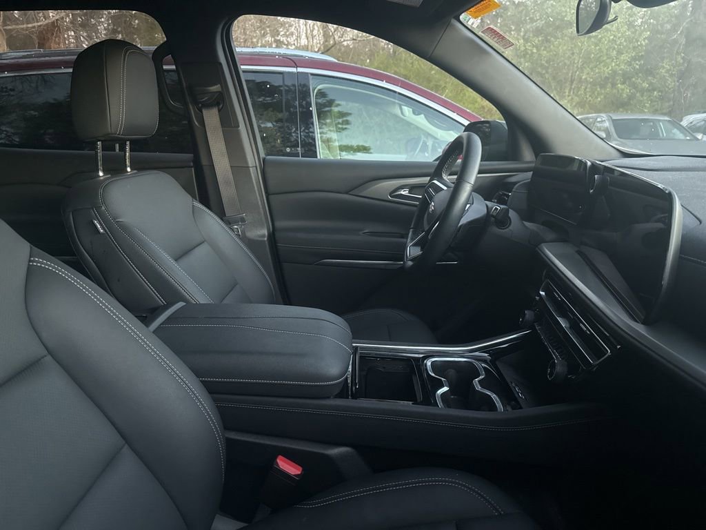 Used 2024 Chevrolet Traverse LT w/ Trailering Package image 12