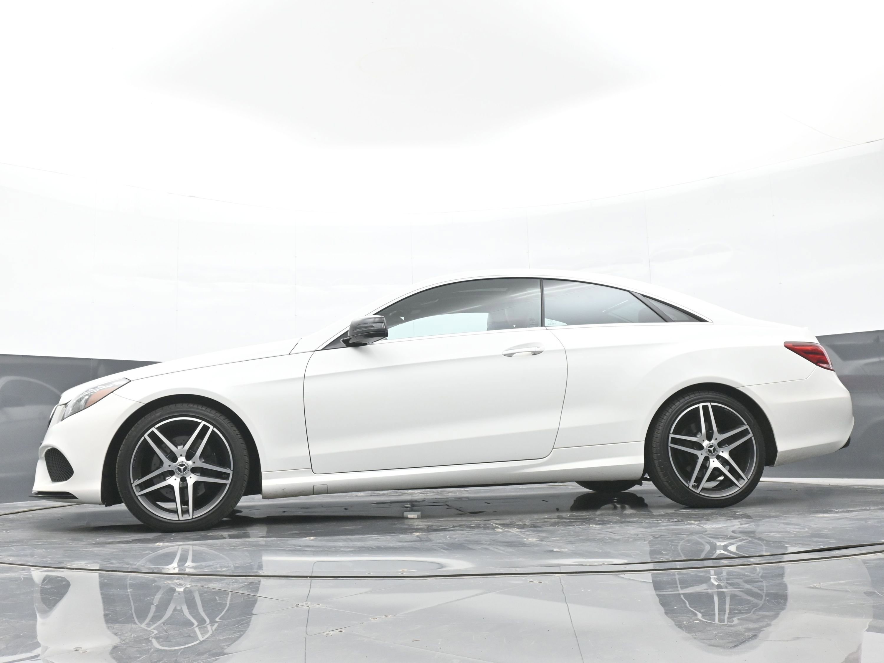 Used 2016 Mercedes-Benz E 400 4MATIC Coupe image 39