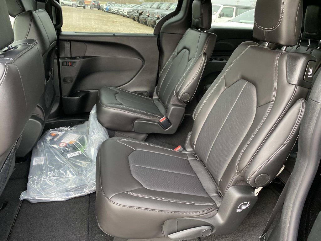 New 2026 Chrysler Voyager LX FWD image 7
