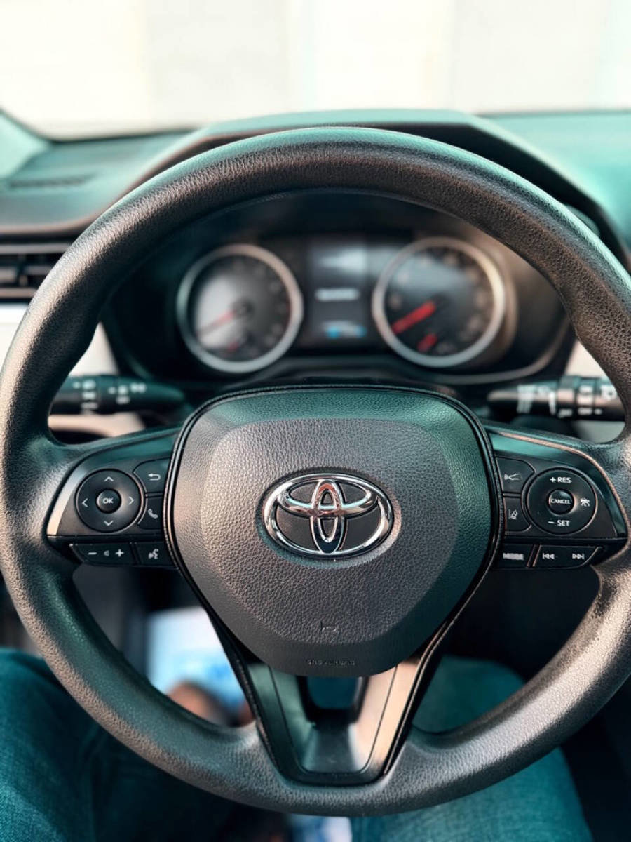 Used 2021 Toyota RAV4 XLE w/ Convenience Package image 12