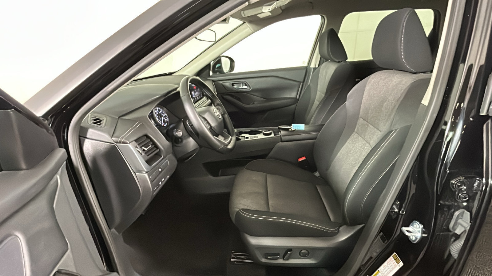Used 2026 Nissan Rogue SV AWD/4WD image 13