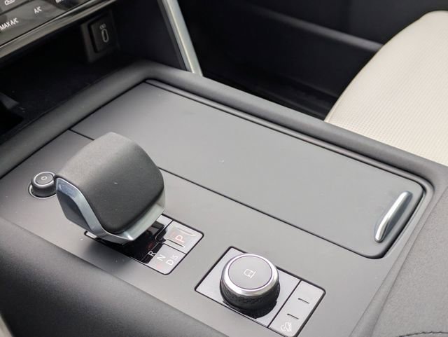 New 2026 Land Rover Discovery S image 9