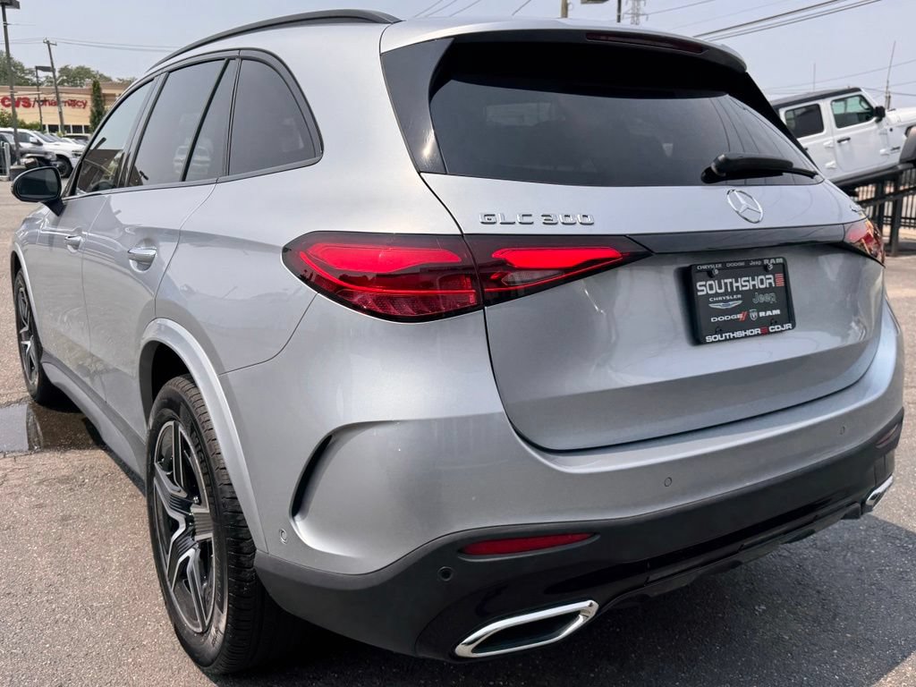 Used 2025 Mercedes-Benz GLC 300 4MATIC image 5