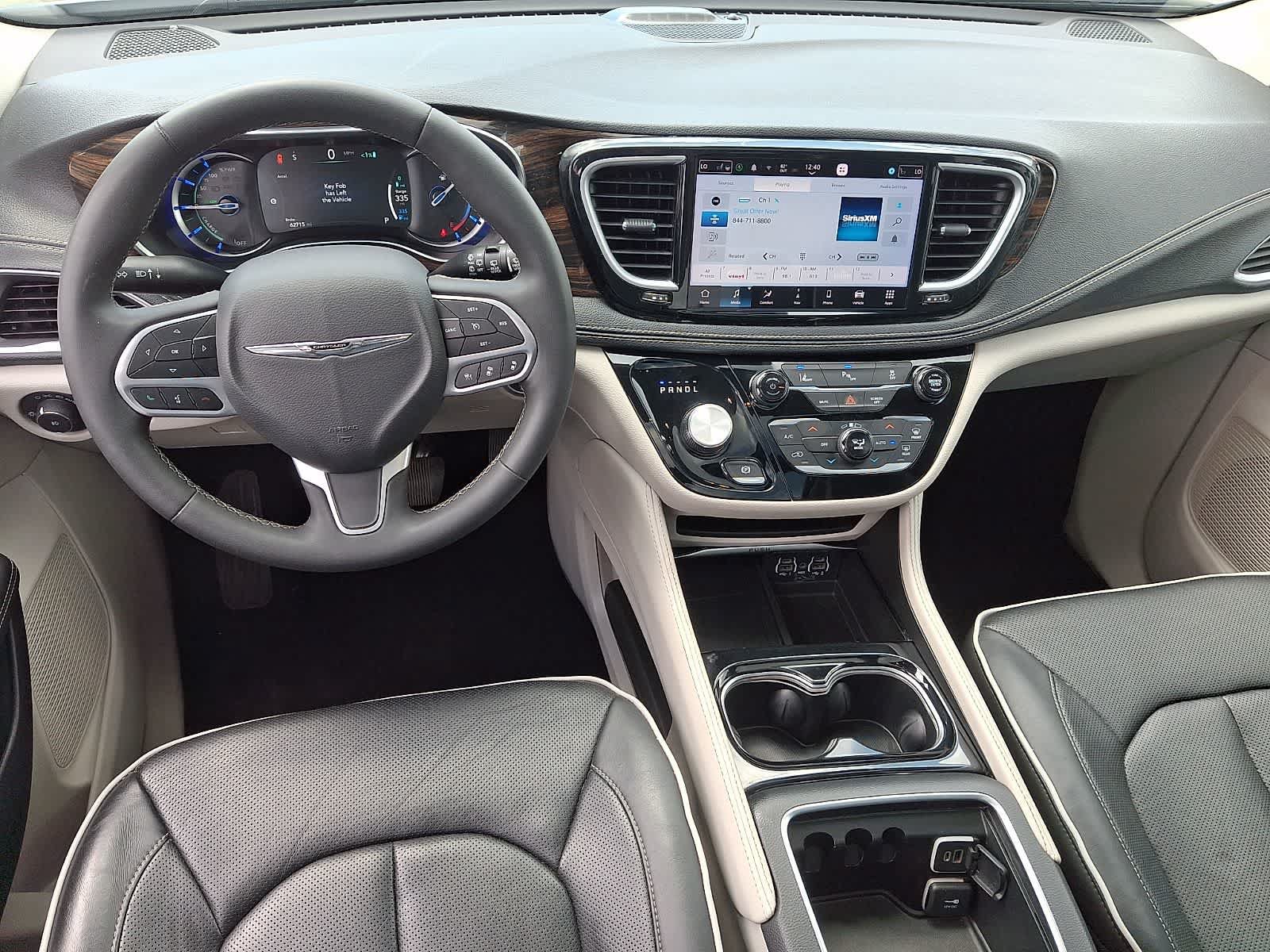Used 2023 Chrysler Pacifica Limited FWD image 12