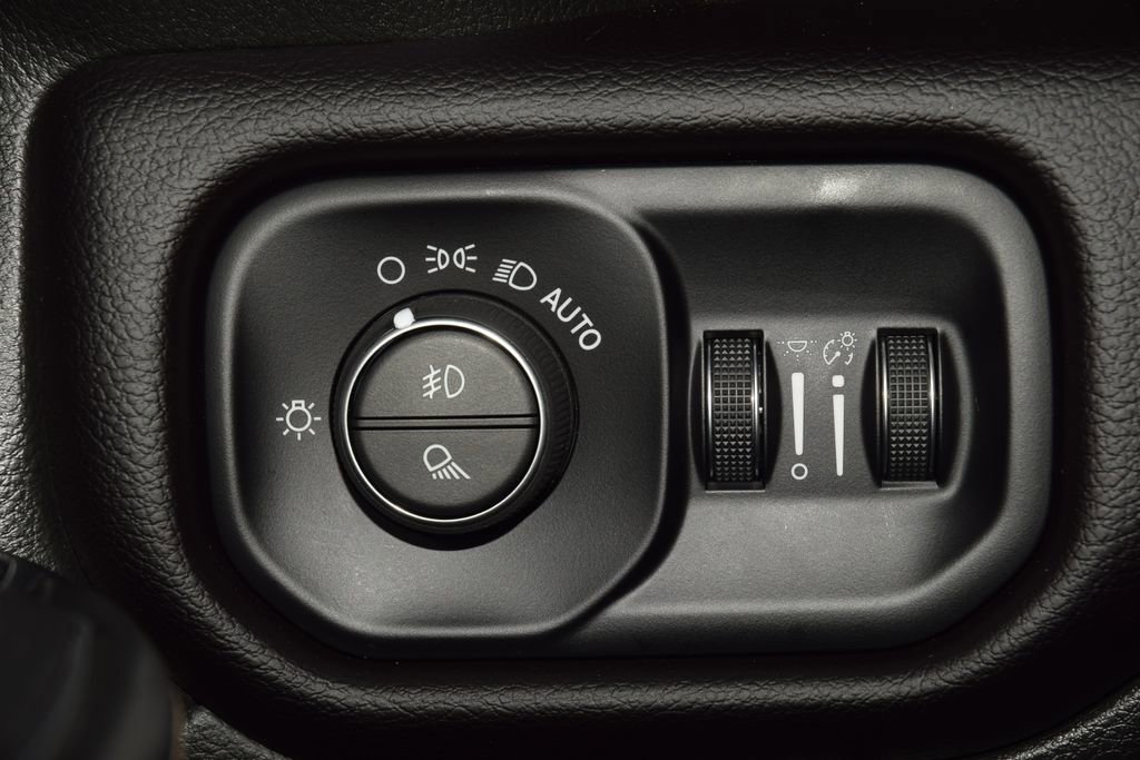 Used 2024 RAM 2500 Laramie w/ Sport Appearance Package AWD/4WD image 39