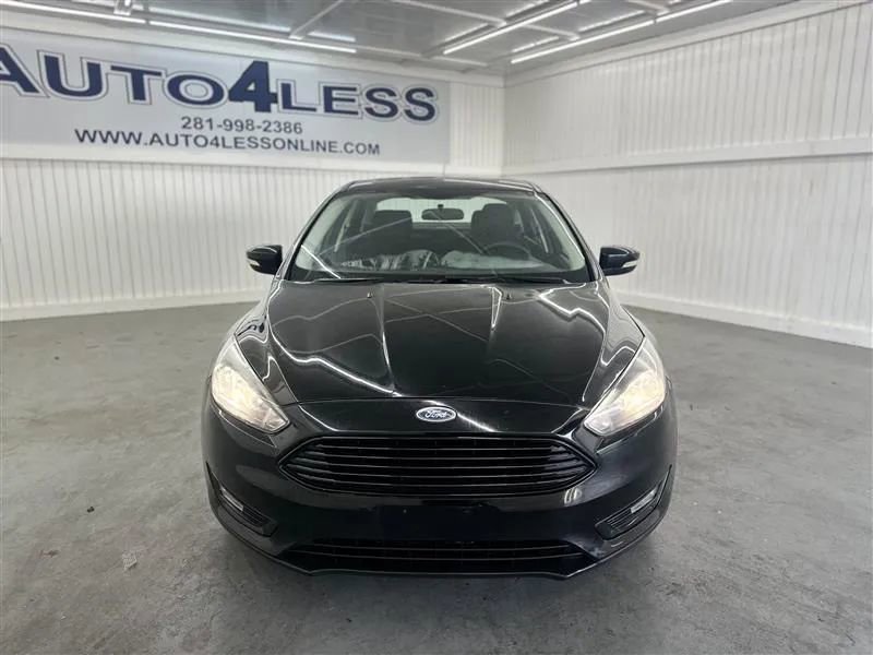 Used 2017 Ford Focus SE FWD image 2
