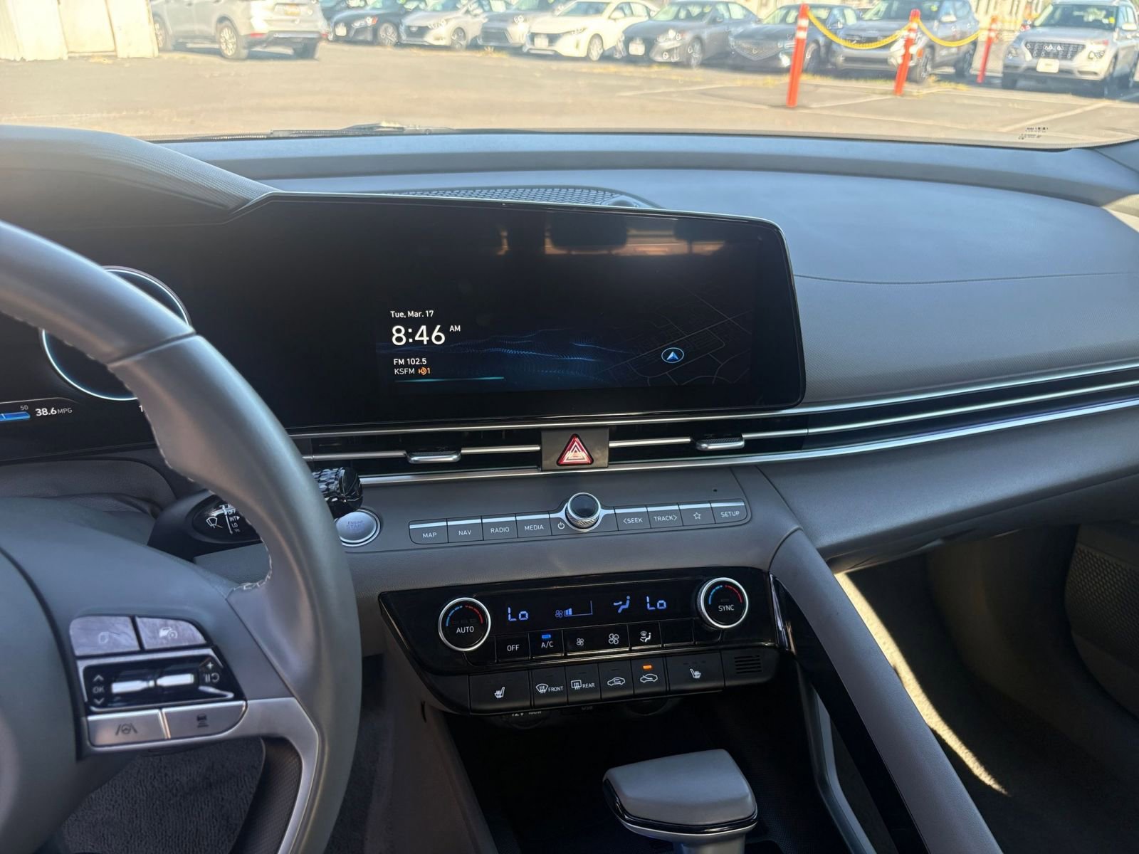 Used 2025 Hyundai Elantra SEL image 17