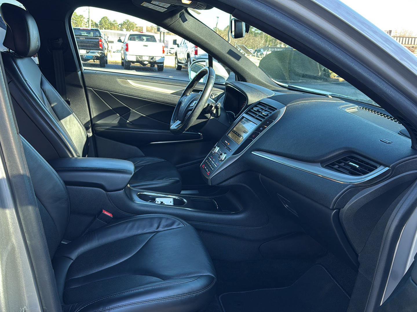 Used 2017 Lincoln MKC Select w/ Select Plus Package image 10