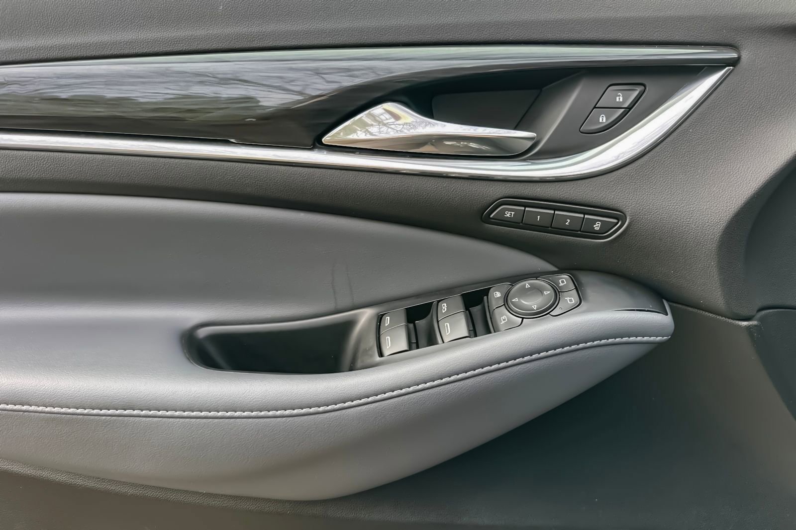 Used 2024 Buick Enclave Premium image 10