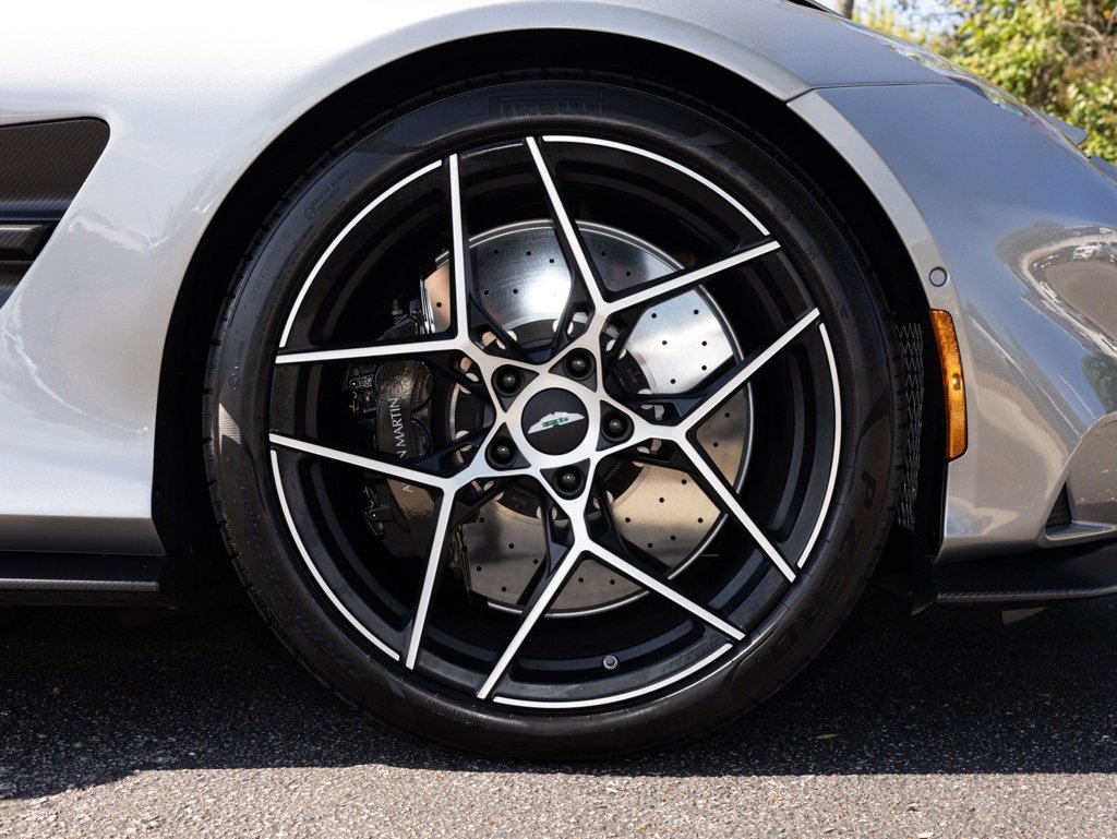 Used 2025 Aston Martin Vanquish image 42