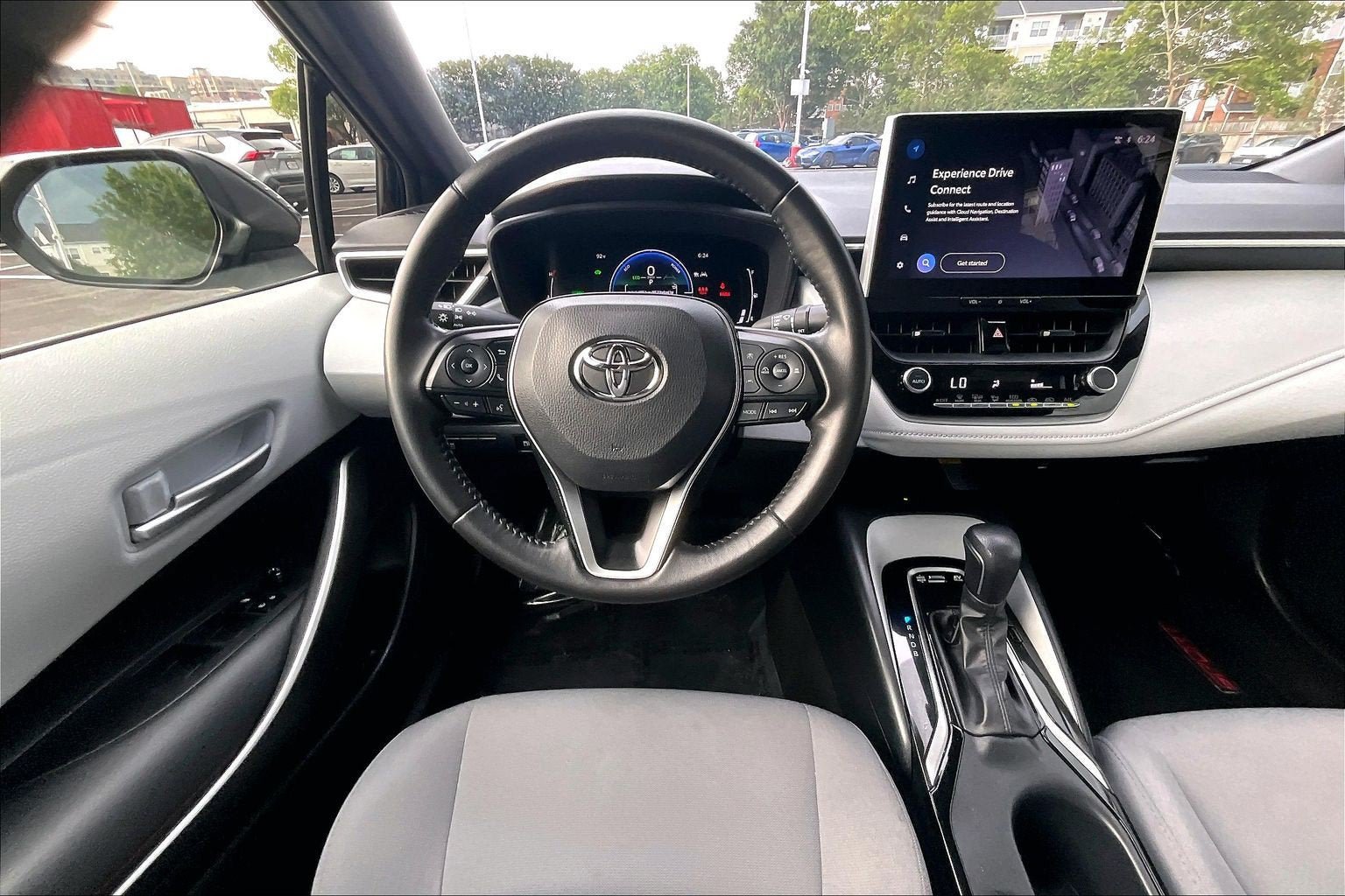 Used 2025 Toyota Corolla SE w/ SE Premium Package FWD image 5