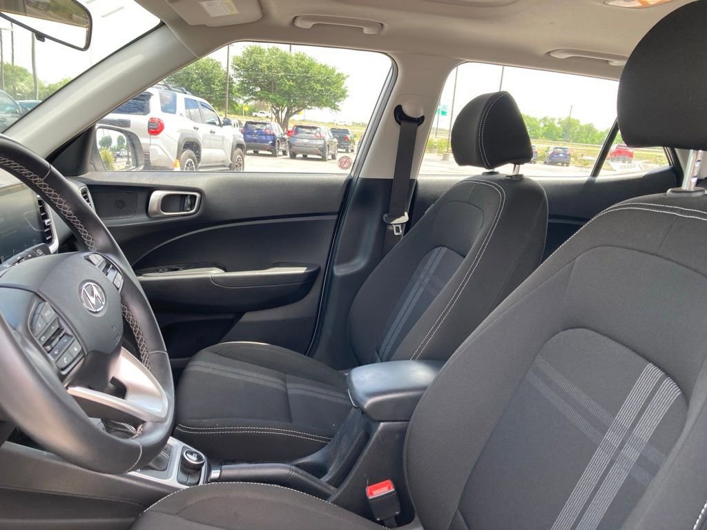 Used 2025 Hyundai Venue SEL FWD image 9