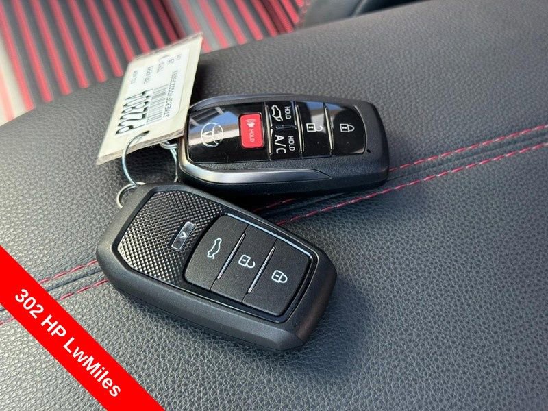 Used 2025 Toyota RAV4 XSE w/ Weather Package AWD/4WD image 30
