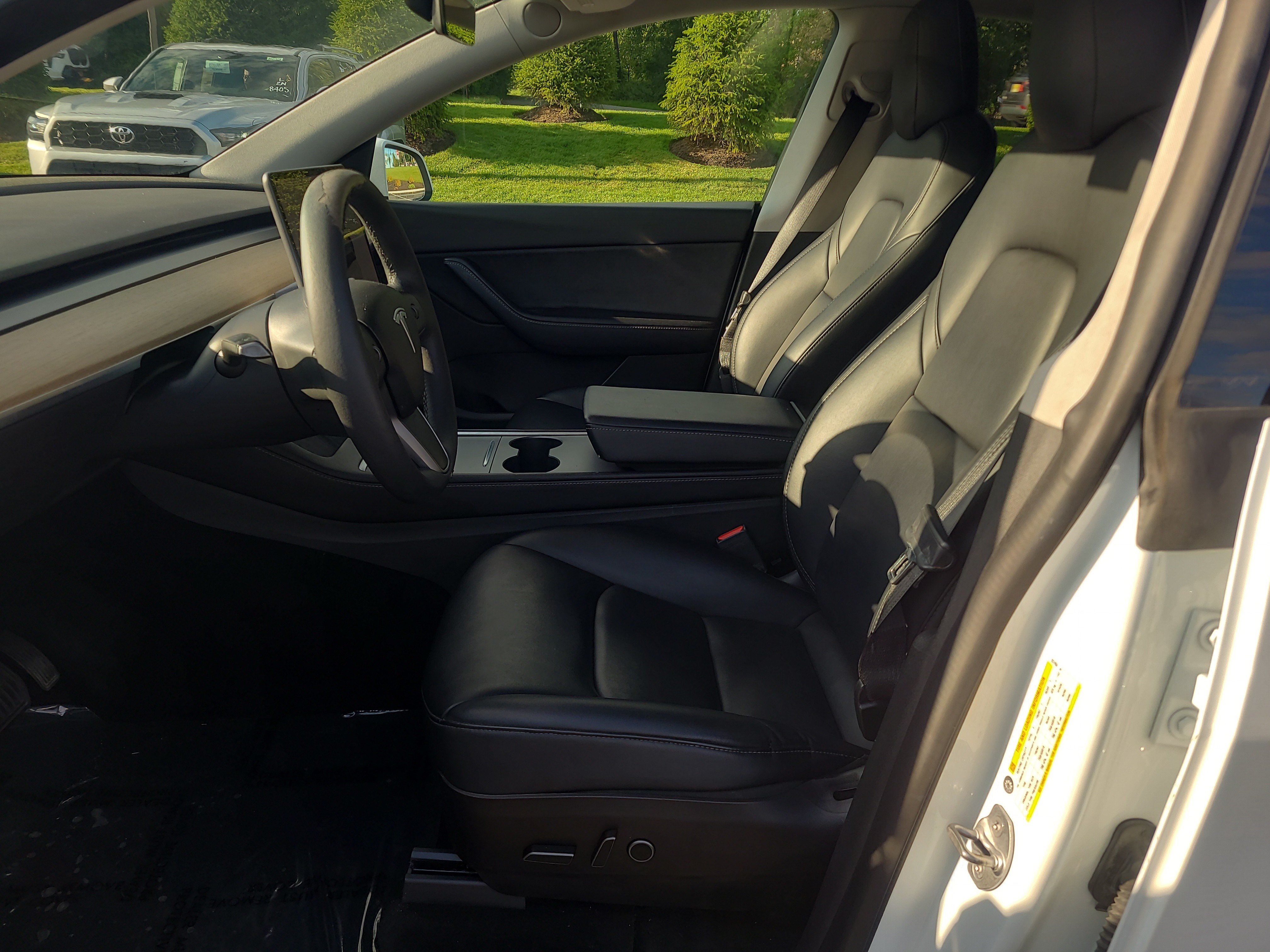 Used 2022 Tesla Model Y Long Range AWD/4WD image 16