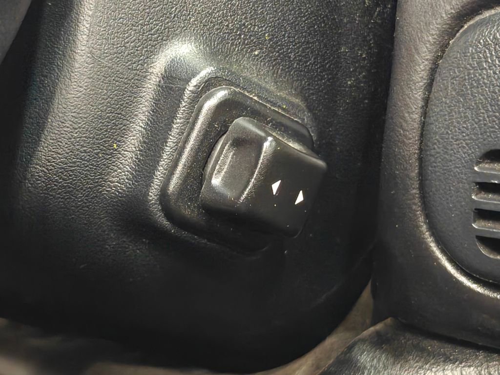 Used 2004 Chevrolet Corvette Convertible w/ Preferred Equipment Group image 9