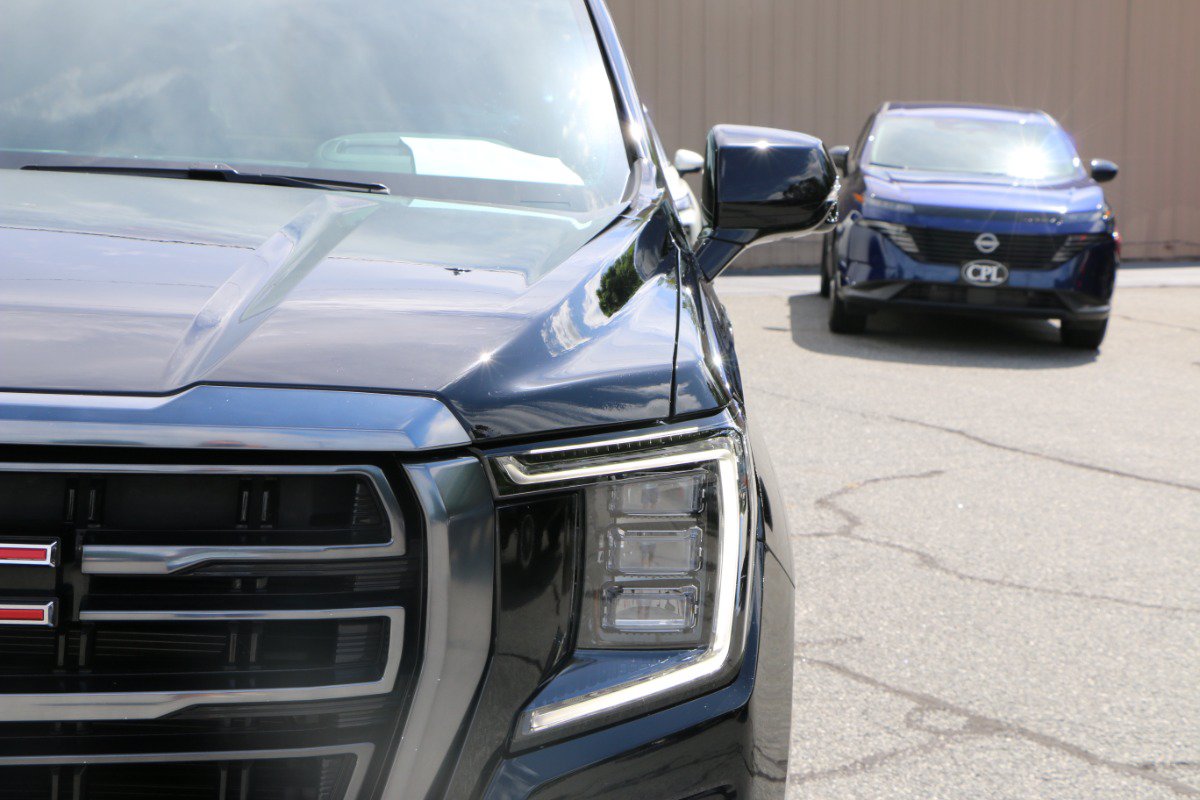 Used 2024 GMC Yukon AT4 w/ Technology Package AWD/4WD image 13