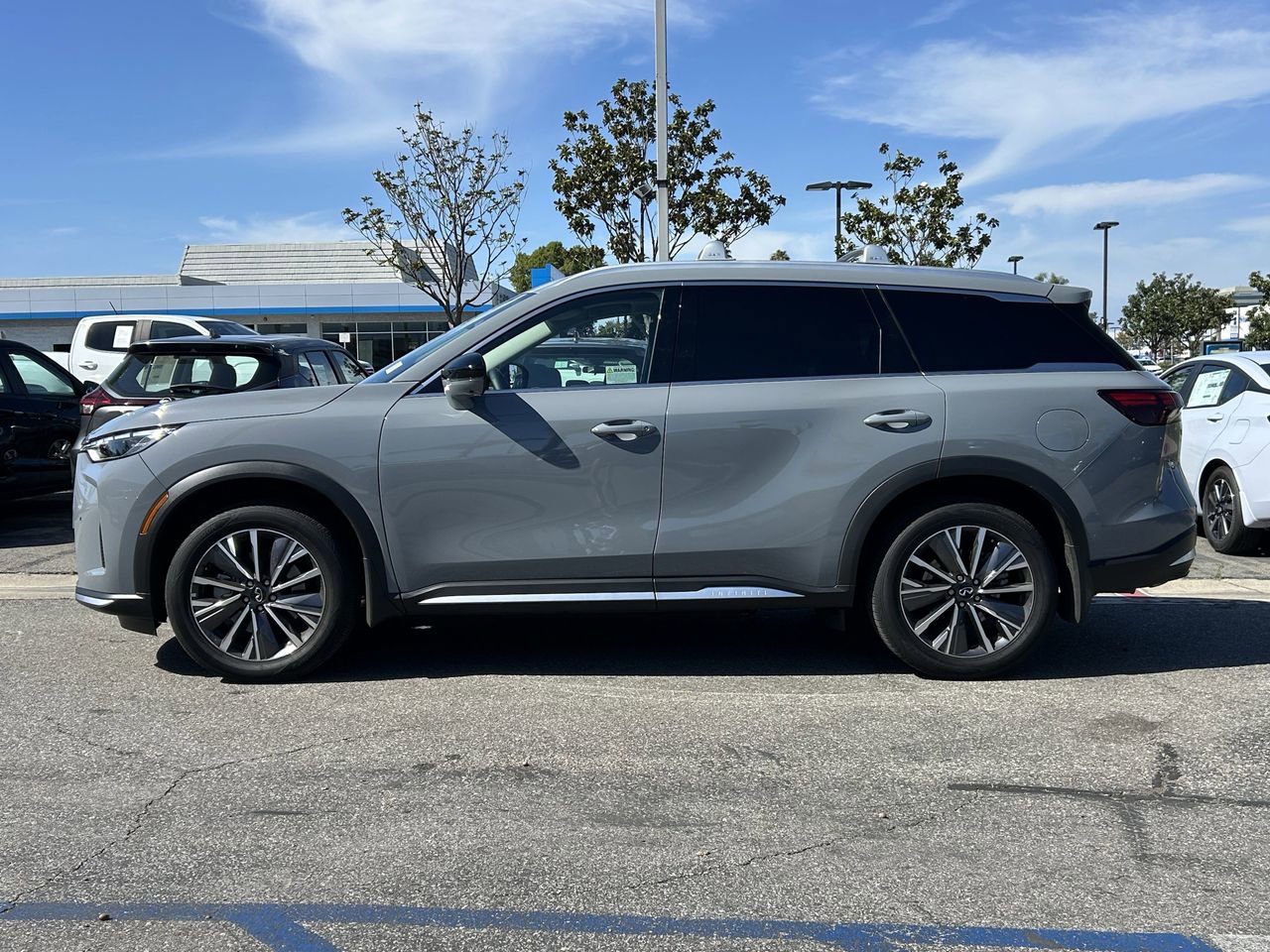 Certified 2026 INFINITI QX60 Luxe w/ Cargo Package FWD image 3