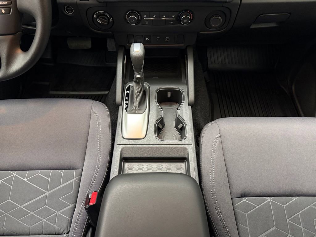 Used 2025 Nissan Frontier SV AWD/4WD image 16