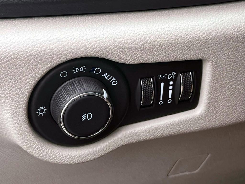 Certified 2023 Chrysler Pacifica Touring-L FWD image 20