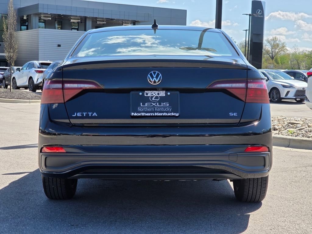 Used 2024 Volkswagen Jetta SE image 23