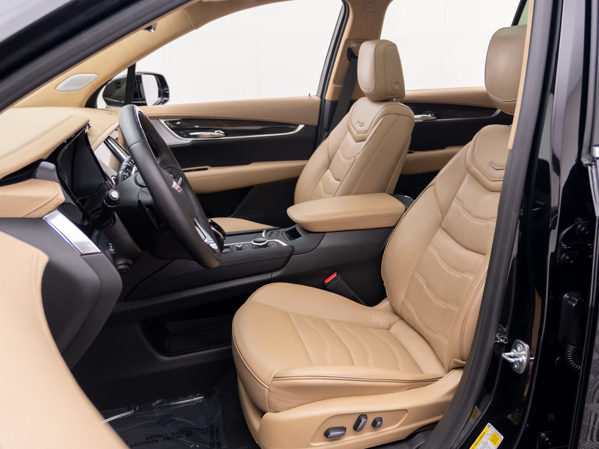 Certified 2025 Cadillac XT6 Premium Luxury w/ Platinum Package AWD/4WD image 15