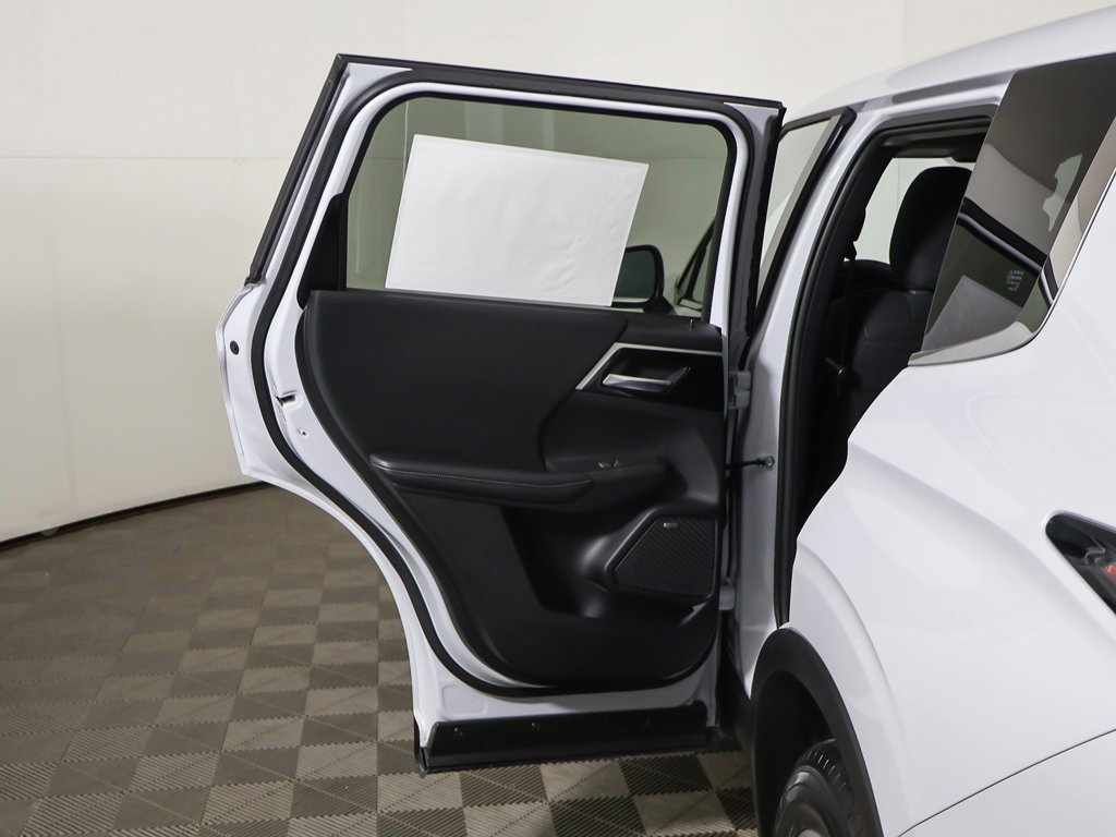 New 2026 Mitsubishi Outlander ES image 22