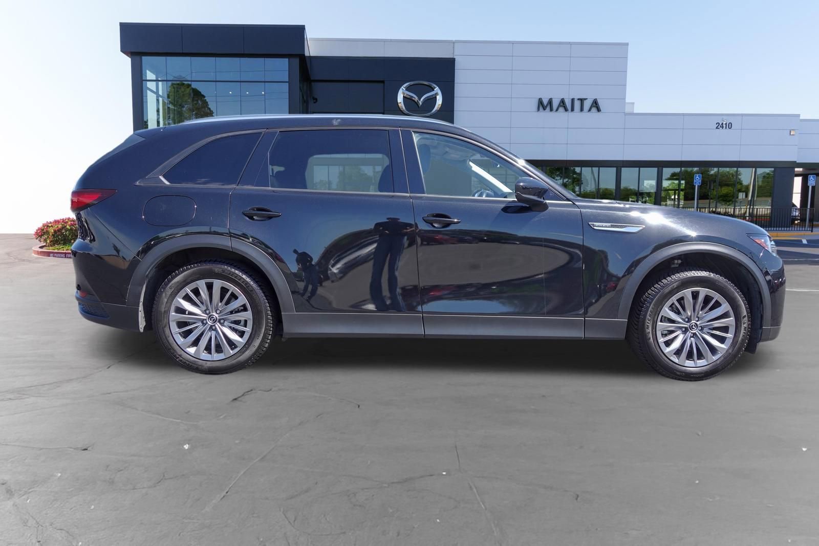 Used 2024 MAZDA CX-90 Plug-In Hybrid w/ Preferred AWD/4WD image 2