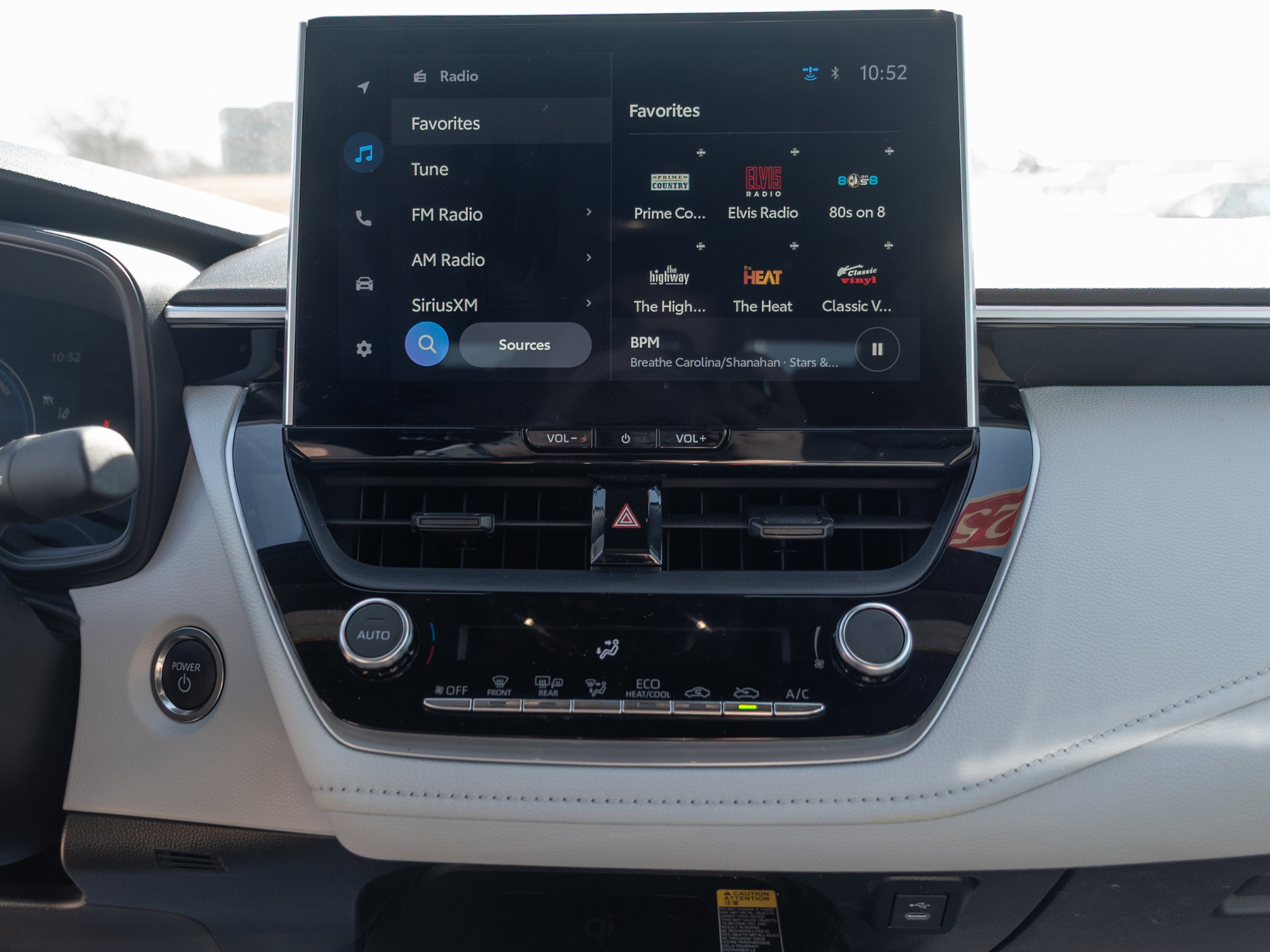 Used 2025 Toyota Corolla SE w/ SE Premium Package image 14