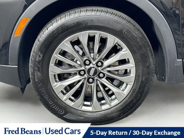 Used 2025 Cadillac XT4 Premium Luxury image 32