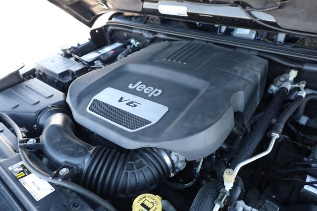 Used 2015 Jeep Wrangler Unlimited Sahara w/ Dual Top Group image 11